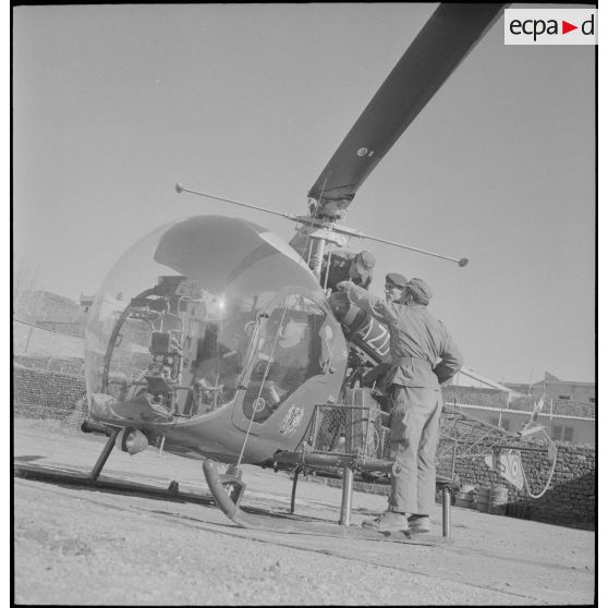 Le groupe d'hélicoptères n° 2 à Aïn-Arnat. [Description en cours]