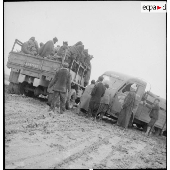 Le 4e REI à Zeribet-el-Oued. [Description en cours]