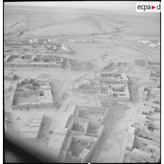 Le 4e REI à Zeribet-el-Oued. [Description en cours]