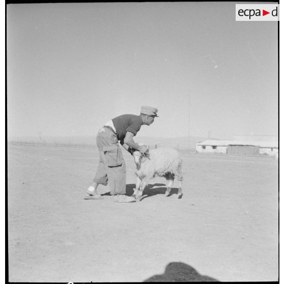Le 4e REI à Zeribet-el-Oued. [Description en cours]