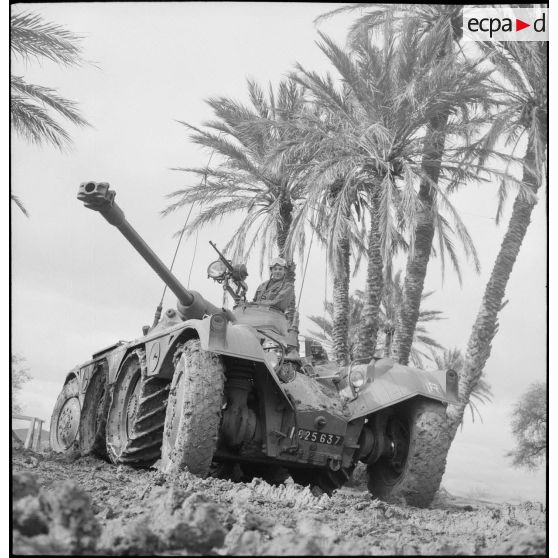 Le 4e REI à Zeribet-el-Oued. [Description en cours]