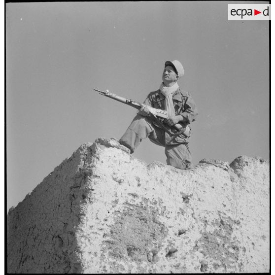 Le 4e REI à Zeribet-el-Oued. [Description en cours]