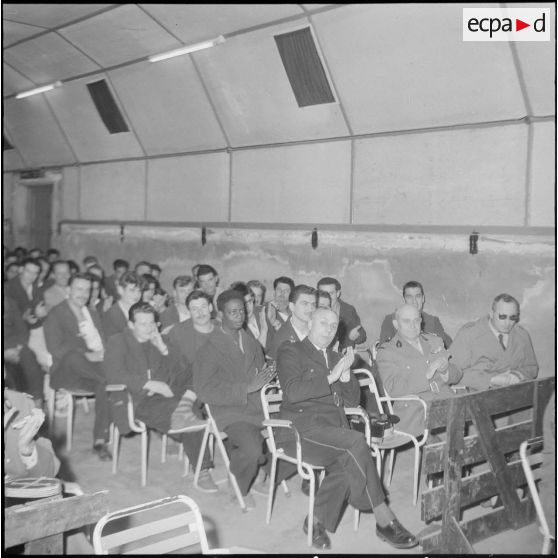 Spectacle récréatif en l'honneur des militaires blessés ou malades. [Description en cours]