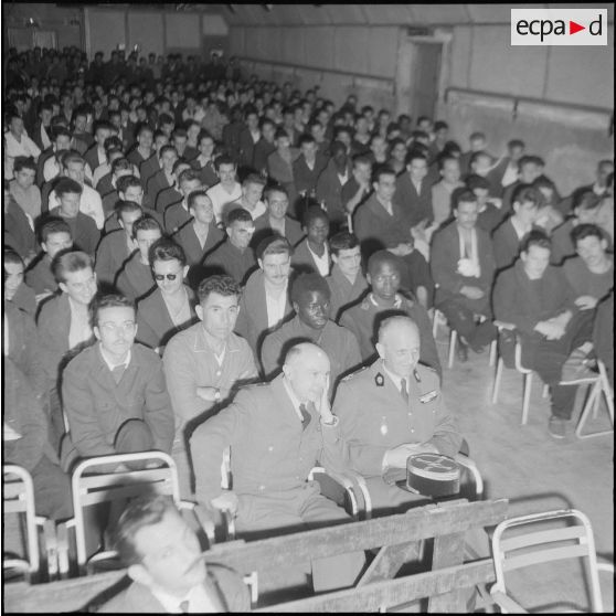 Spectacle récréatif en l'honneur des militaires blessés ou malades. [Description en cours]