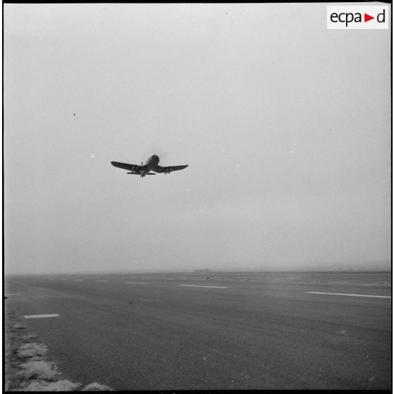 La 15e flottille de l'Aéronavale sur la base aérienne opérationnelle de Télergma (BAO) 211. [Description en cours]