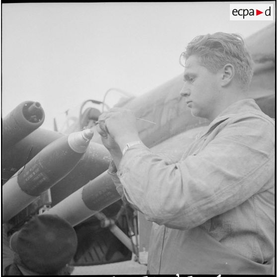 La 15e flottille de l'Aéronavale sur la base aérienne opérationnelle de Télergma (BAO) 211. [Description en cours]