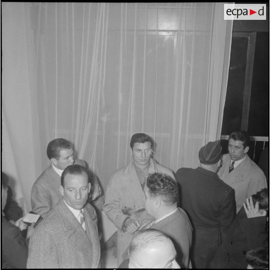 Arrivée des joueurs du stade Rennais à Alger. [Description en cours]