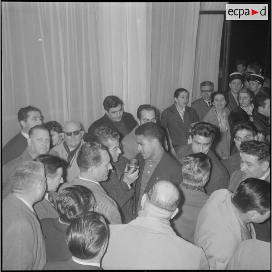 Arrivée des joueurs du stade Rennais à Alger. [Description en cours]