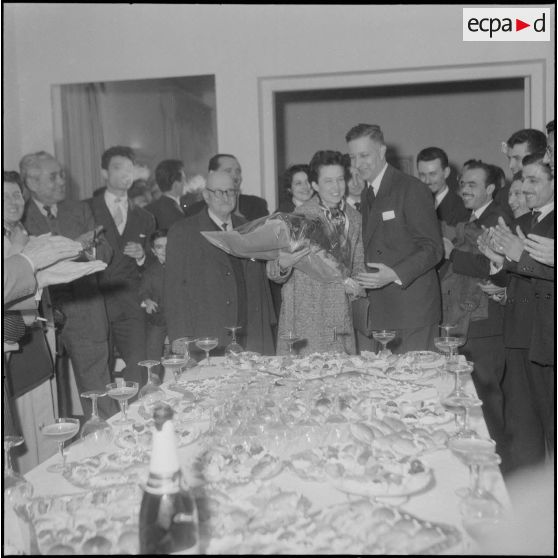 La troupe théâtrale du CRAD (Centre régional d'Art dramatique) d'Alger. [Description en cours]