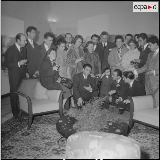 La troupe théâtrale du CRAD (Centre régional d'Art dramatique) d'Alger. [Description en cours]