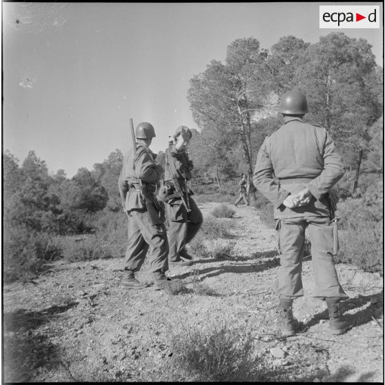 Le 7e RH à Bouïra dans la région d'Alger. [Description en cours]