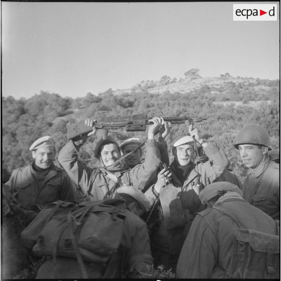 Le 7e RH à Bouïra dans la région d'Alger. [Description en cours]