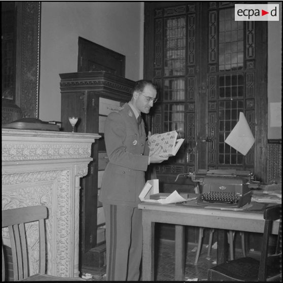 Apéritif donné à l'occasion du départ du capitaine Bertrand. [Description en cours]