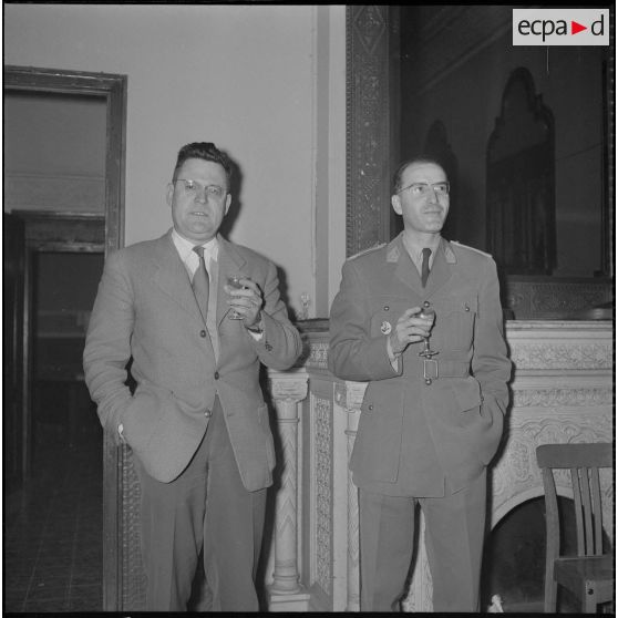 Apéritif donné à l'occasion du départ du capitaine Bertrand. [Description en cours]