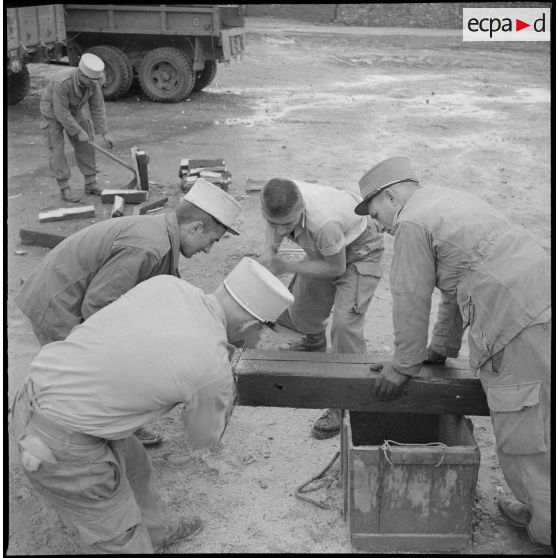 Le 2/3e REI à Tissemiran. [Description en cours]