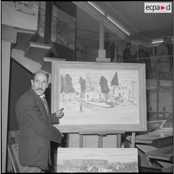 Visite d'une exposition de tableaux. [Description en cours]