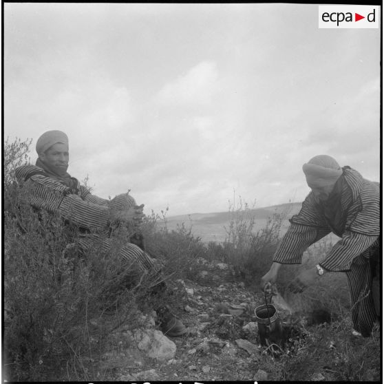 Vie quotidienne militaire. [Description en cours]