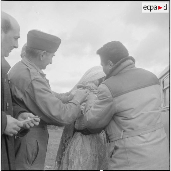 Vie quotidienne militaire. [Description en cours]