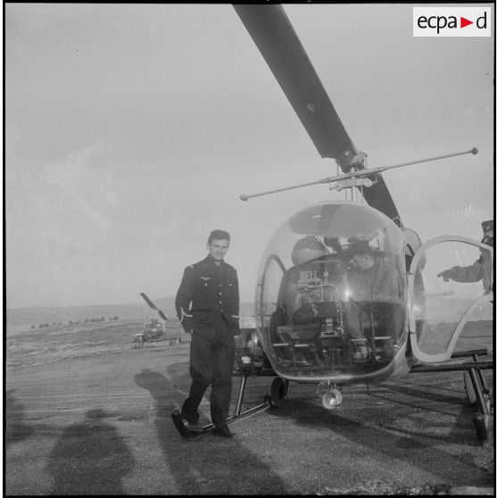 Une base d'hélicoptères. [Description en cours]