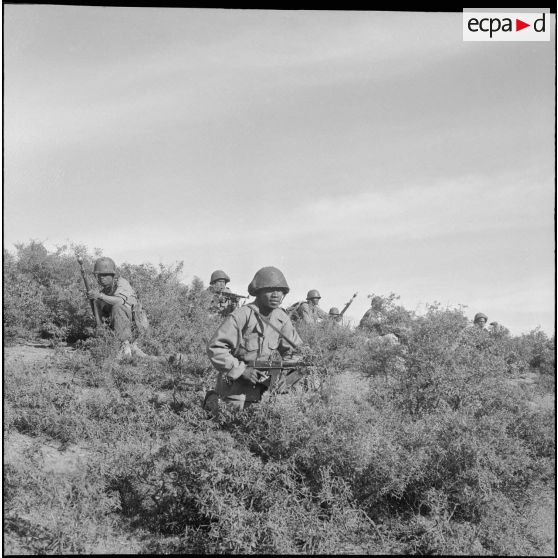 Le 2/11e RIC à Adekar. [Description en cours]