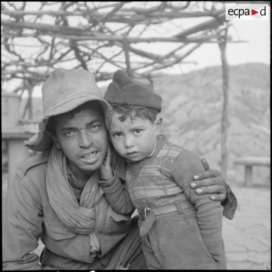 Le 2/11e RIC à Adekar. [Description en cours]