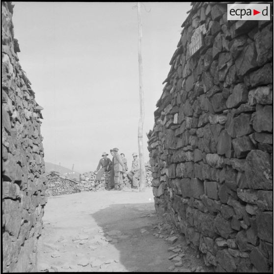 Le 2/11e RIC à Adekar. [Description en cours]