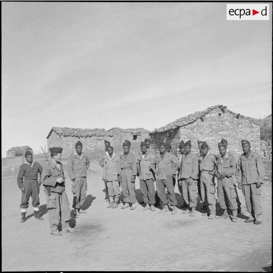 Le 2/11e RIC à Adekar. [Description en cours]