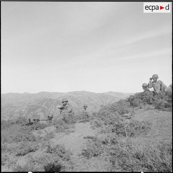 Le 2/11e RIC à Adekar. [Description en cours]