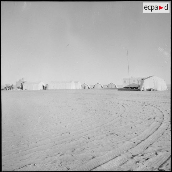 Les pétroliers du Tanezrouft. [Description en cours]