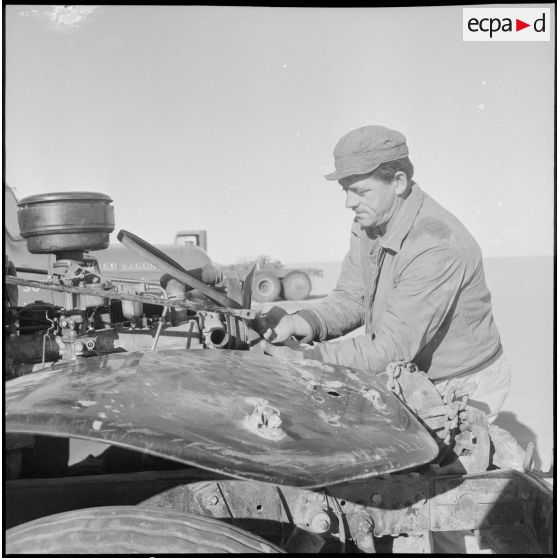 Les pétroliers du Tanezrouft. [Description en cours]