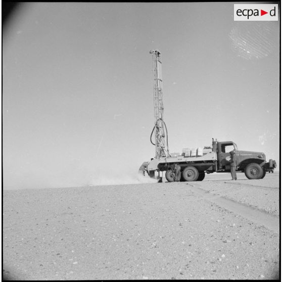 Les pétroliers du Tanezrouft. [Description en cours]