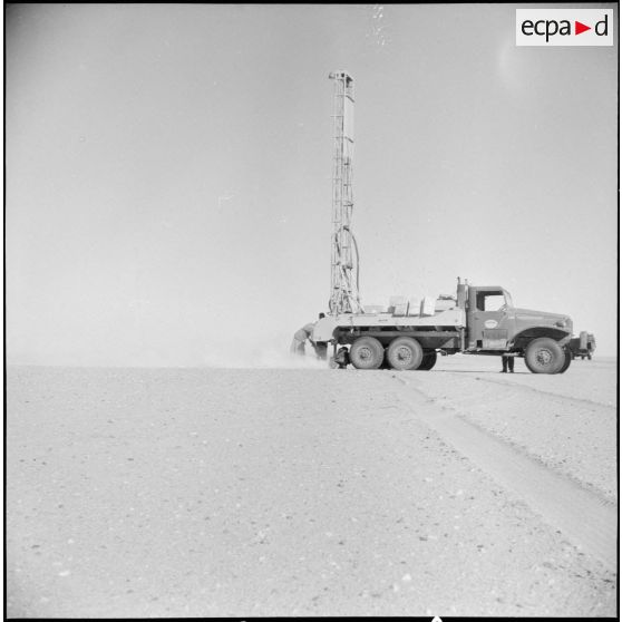 Les pétroliers du Tanezrouft. [Description en cours]