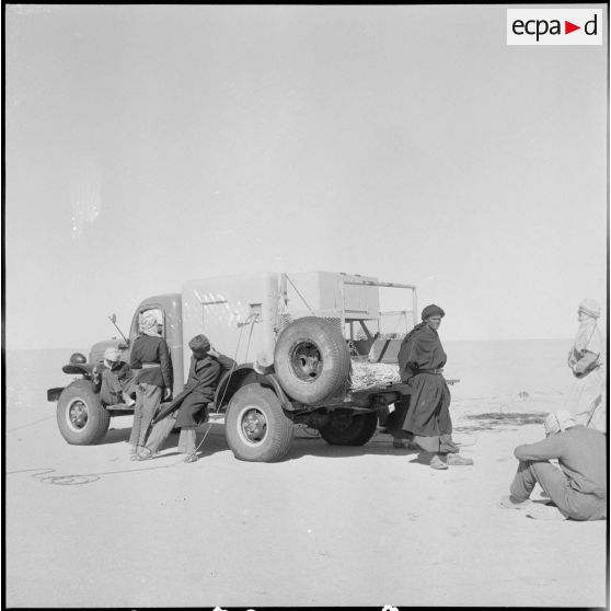 Les pétroliers du Tanezrouft. [Description en cours]