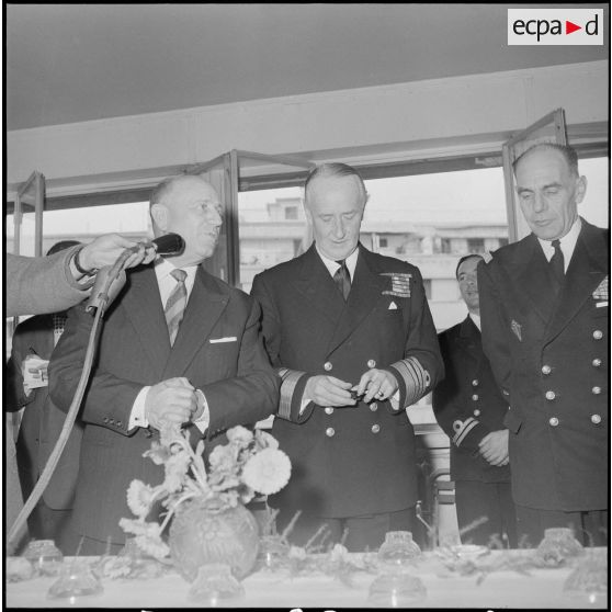 L'association des FFL reçoit l'amiral Lambe et les marins du Surprise. [Description en cours]