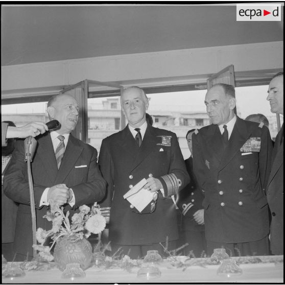 L'association des FFL reçoit l'amiral Lambe et les marins du Surprise. [Description en cours]