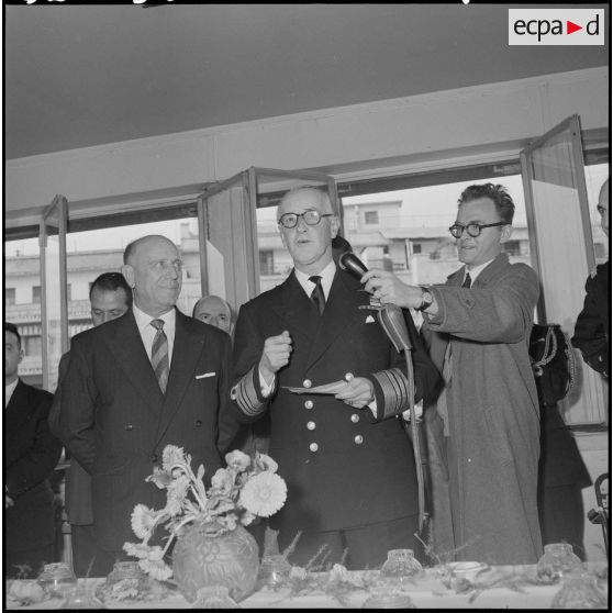 L'association des FFL reçoit l'amiral Lambe et les marins du Surprise. [Description en cours]