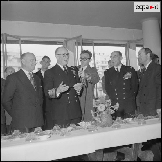 L'association des FFL reçoit l'amiral Lambe et les marins du Surprise. [Description en cours]