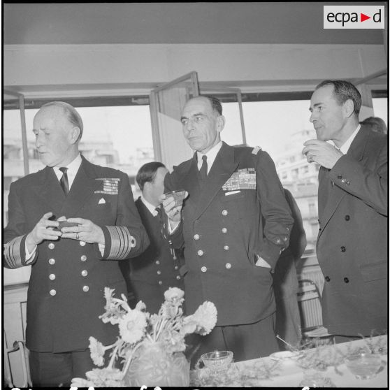 L'association des FFL reçoit l'amiral Lambe et les marins du Surprise. [Description en cours]