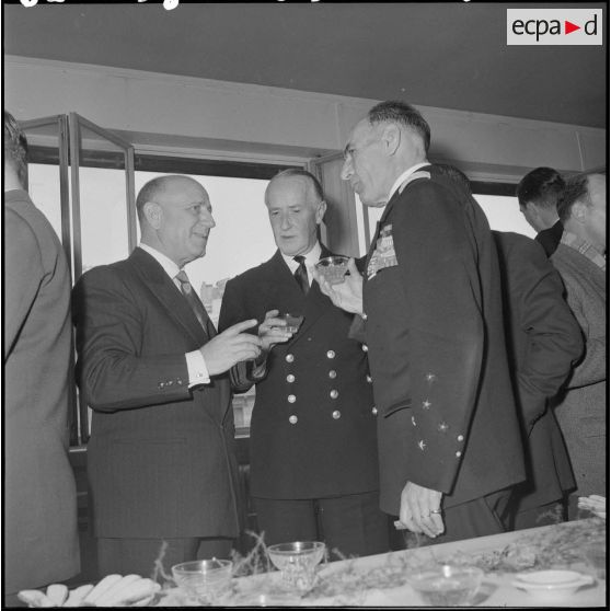 L'association des FFL reçoit l'amiral Lambe et les marins du Surprise. [Description en cours]