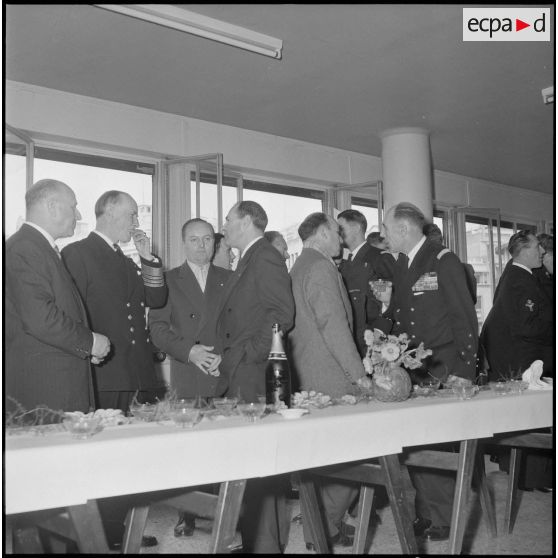 L'association des FFL reçoit l'amiral Lambe et les marins du Surprise. [Description en cours]