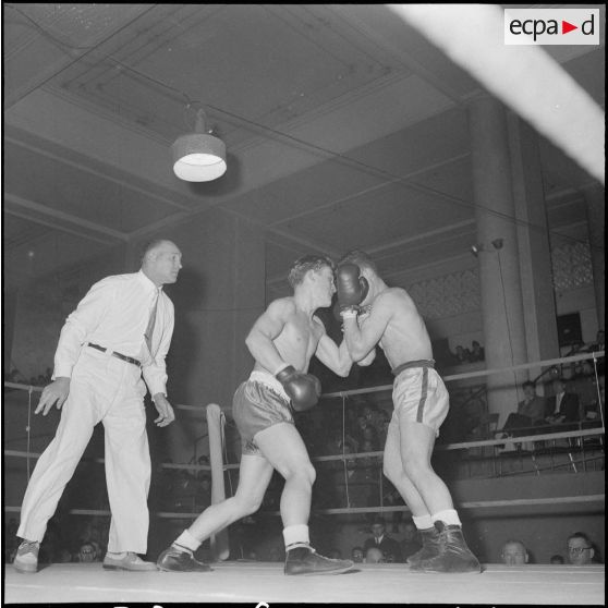 Demi-finale et finale interarmes de boxe d'Afrique du Nord. [Description en cours]