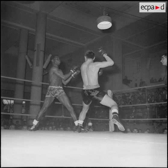 Demi-finale et finale interarmes de boxe d'Afrique du Nord. [Description en cours]