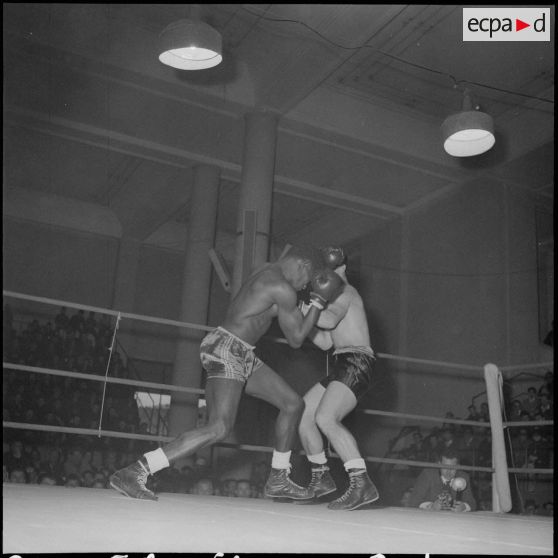 Demi-finale et finale interarmes de boxe d'Afrique du Nord. [Description en cours]