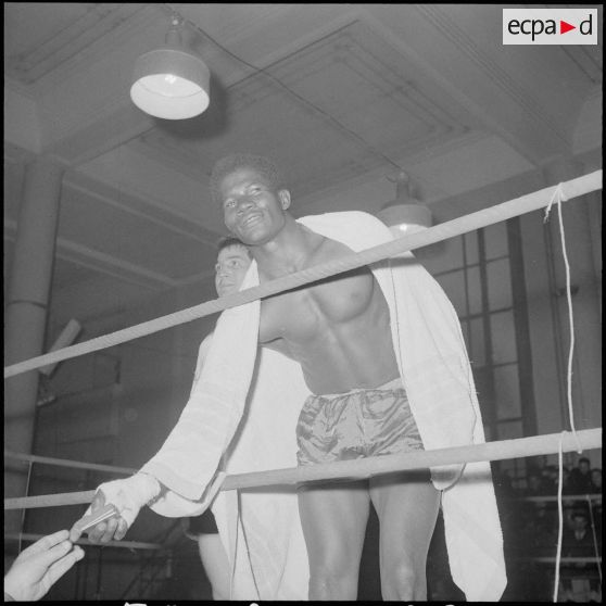 Demi-finale et finale interarmes de boxe d'Afrique du Nord. [Description en cours]