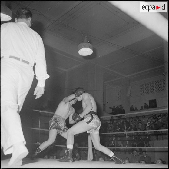 Demi-finale et finale interarmes de boxe d'Afrique du Nord. [Description en cours]