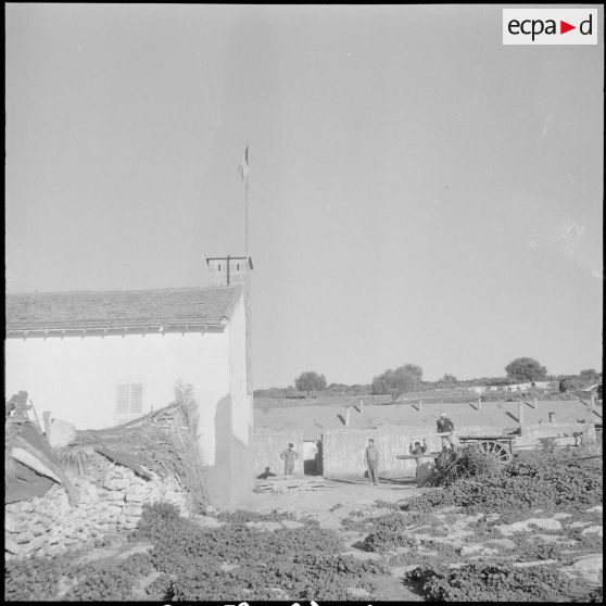 Auto-défense de fermes. [Description en cours]