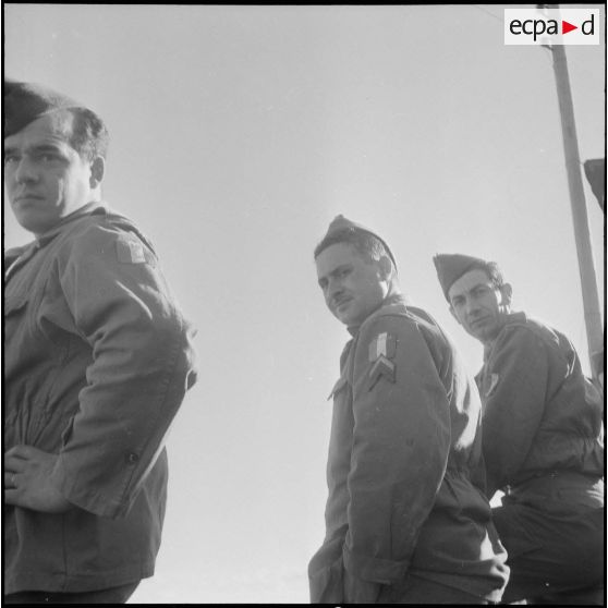 Unités territoriales à Oran. [Description en cours]