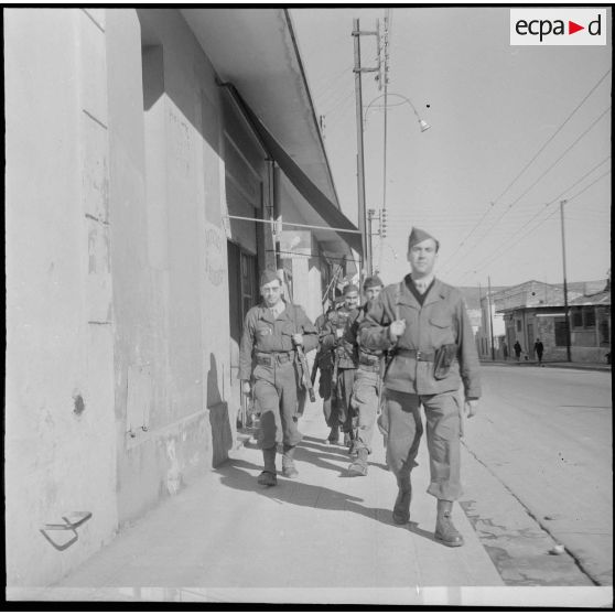 Unités territoriales à Oran. [Description en cours]