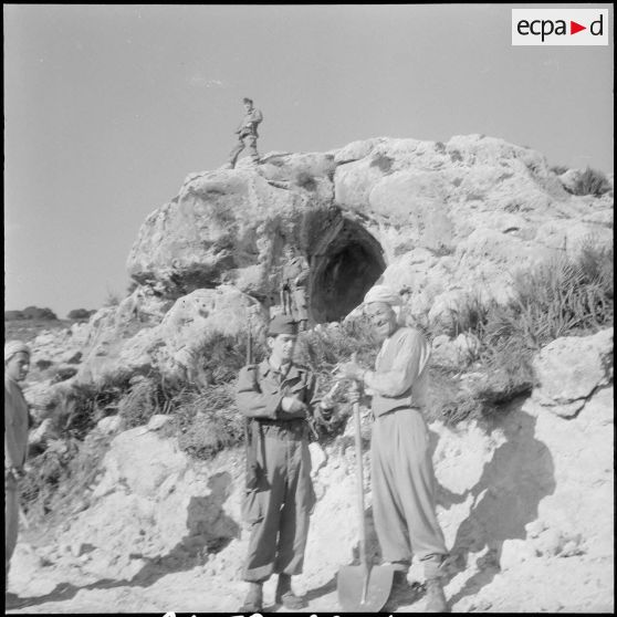 Unités territoriales à Oran. [Description en cours]