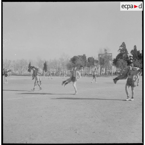 Instruction militaire et entraînement sportif. [Description en cours]